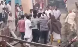 बल्ली लगाने के विवाद में कूदी महिलाओं ने भी की ढिशुम ढिशुम बल्ली लगाने के विवाद में कूदी महिलाओं ने भी की ढिशुम ढिशुम