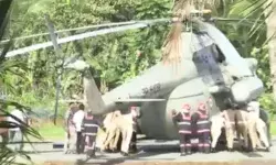 अय्यप्पा मंदिर में दर्शन को पहुंची राष्ट्रपति का हेलीकॉप्टर धंसा अय्यप्पा मंदिर में दर्शन को पहुंची राष्ट्रपति का हेलीकॉप्टर धंसा