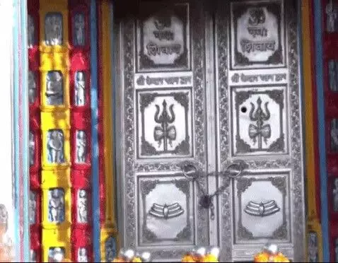 डोली निकली बाहर- बाबा केदार के कपाट बंद- अब पहुंचेंगे उखीमठ डोली निकली बाहर- बाबा केदार के कपाट बंद- अब पहुंचेंगे उखीमठ