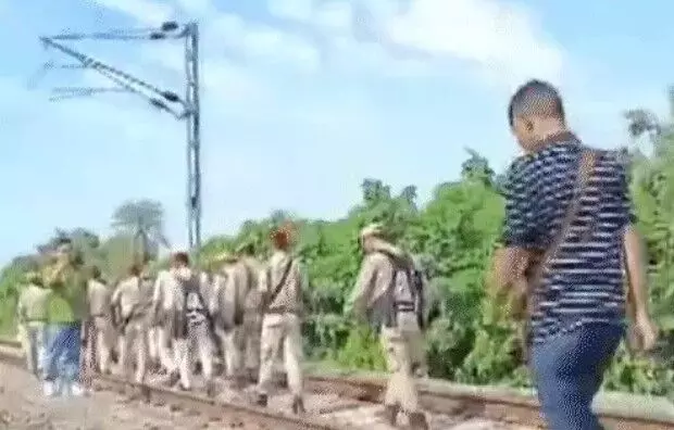 रेलवे ट्रैक पर IED ब्लास्ट- लाइन के टुकड़े कई मीटर दूर तक बिखरे रेलवे ट्रैक पर IED ब्लास्ट- लाइन के टुकड़े कई मीटर दूर तक बिखरे