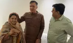 भैया दूज पर विधानसभा अध्यक्ष का टीका करने पहुंची विधायक नसीम भैया दूज पर विधानसभा अध्यक्ष का टीका करने पहुंची विधायक नसीम
