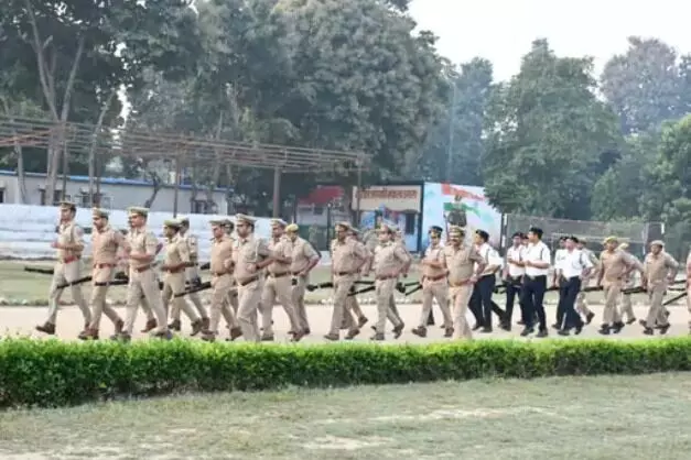 परेड का निरीक्षण कर SSP ने पुलिसकर्मियों से लगवाई दौड- बोले.. परेड का निरीक्षण कर SSP ने पुलिसकर्मियों से लगवाई दौड- बोले..