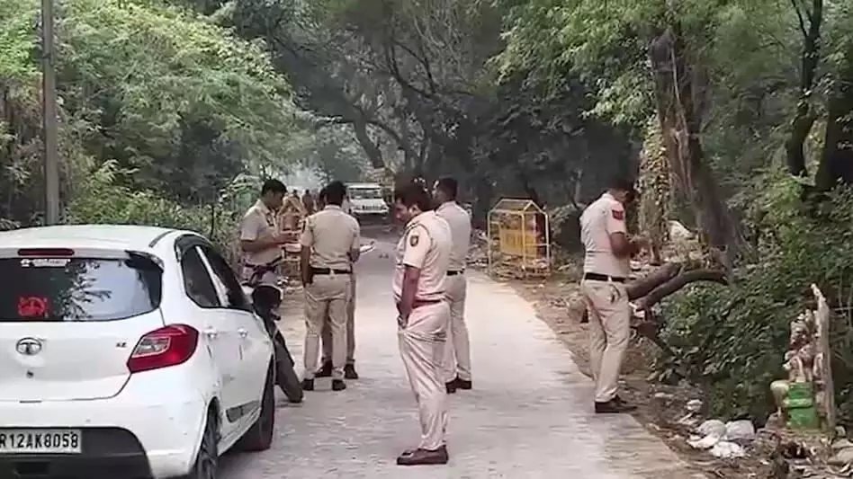कुख्यात बदमाश और पुलिस टीम हुई आमने - सामने नतीजा क्या हुआ पढ़िए खबर कुख्यात बदमाश और पुलिस टीम हुई आमने - सामने नतीजा क्या हुआ पढ़िए खबर