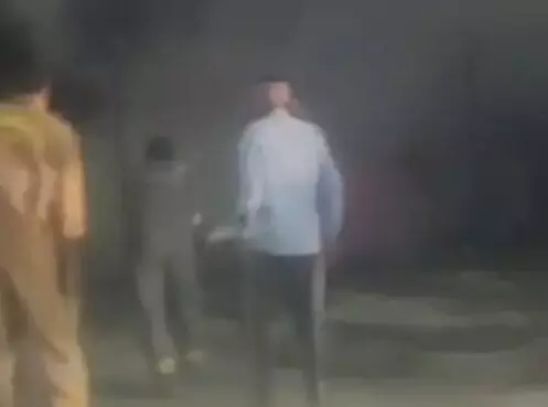 मोटर पार्ट्स की दुकान में लगी आग में लाखों का माल जलकर खाक मोटर पार्ट्स की दुकान में लगी आग में लाखों का माल जलकर खाक