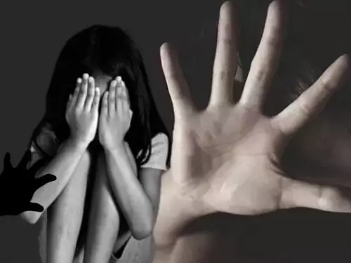 मां के प्रेमी ने किया बच्ची से रेप- तबियत बिगड़ी तो खुली पोल मां के प्रेमी ने किया बच्ची से रेप- तबियत बिगड़ी तो खुली पोल