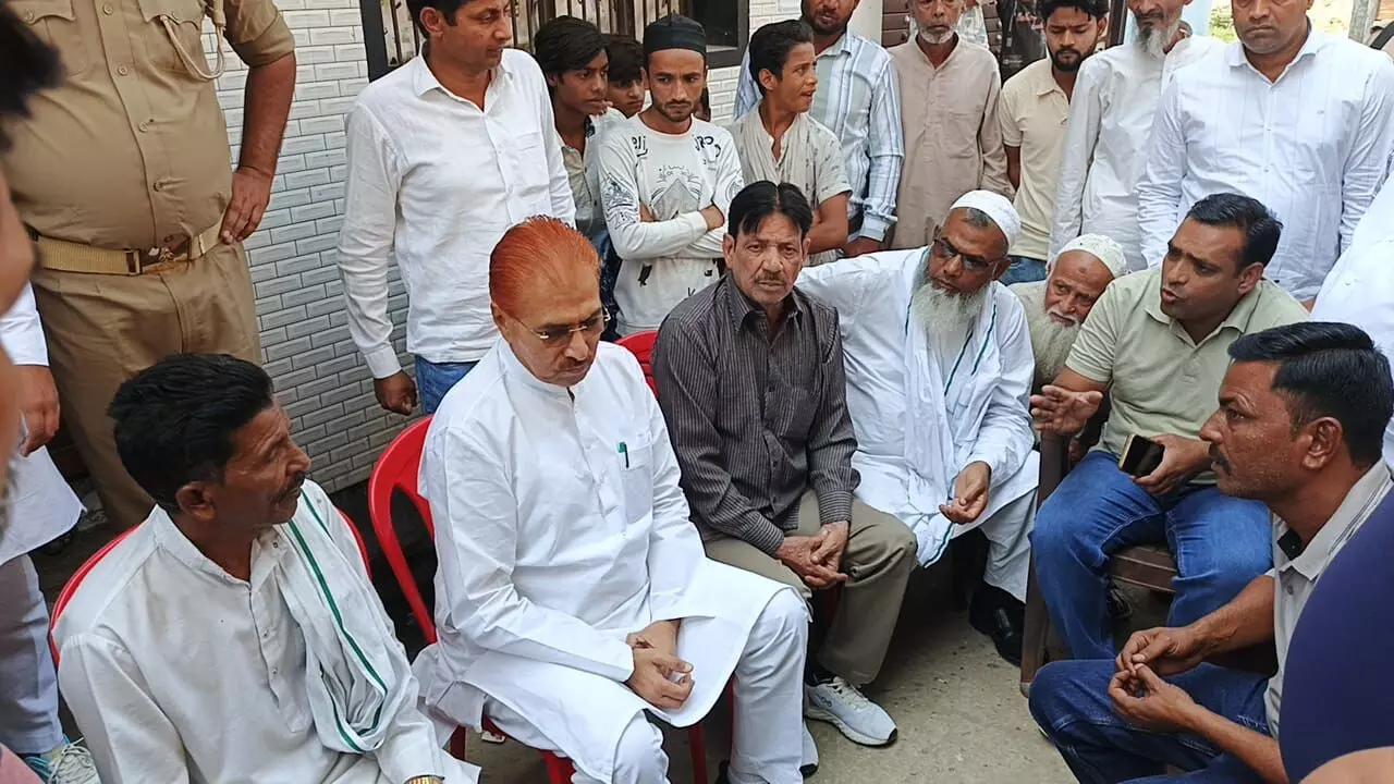 आत्महत्या मामलाः पीड़ित परिवार से मिले MLA मदन- दिया आश्वासन आत्महत्या मामलाः पीड़ित परिवार से मिले MLA मदन- दिया आश्वासन