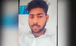 संविदाकर्मी की गोली मारकर हत्या - शराब की बोतल और गिलास मिले संविदाकर्मी की गोली मारकर हत्या - शराब की बोतल और गिलास मिले