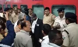 ट्रेन में बम की सूचना पर हडकम्प- दिल्ली जा रही थी ट्रेन ट्रेन में बम की सूचना पर हडकम्प- दिल्ली जा रही थी ट्रेन