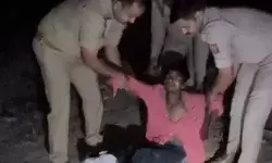 60 साल की बुजुर्ग महिला से किया रेप- पुलिस ने मुठभेड़ में...