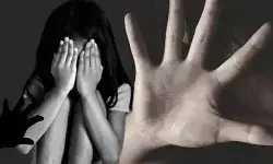 मां के प्रेमी ने किया बच्ची से रेप- तबियत बिगड़ी तो खुली पोल मां के प्रेमी ने किया बच्ची से रेप- तबियत बिगड़ी तो खुली पोल