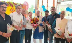 मेरठ में लक्ष्मीकांत वाजपेयी ने लॉन्च की मारुति विक्टोरिस हाइब्रिड कार मेरठ में लक्ष्मीकांत वाजपेयी ने लॉन्च की मारुति विक्टोरिस हाइब्रिड कार