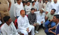 आत्महत्या मामलाः पीड़ित परिवार से मिले MLA मदन- दिया आश्वासन आत्महत्या मामलाः पीड़ित परिवार से मिले MLA मदन- दिया आश्वासन