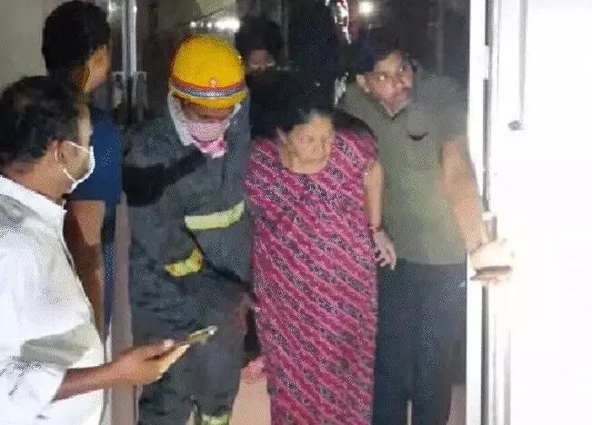 रेलवे हॉस्पिटल में आग- तीन मंजिला अस्पताल में भरा धुआं- 22 मरीजों.. रेलवे हॉस्पिटल में आग- तीन मंजिला अस्पताल में भरा धुआं- 22 मरीजों..