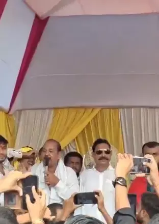 अनंत सिंह जिंदाबाद- टूटा मंच- धडाम से जमीन पर गिरे पूर्व विधायक अनंत सिंह जिंदाबाद- टूटा मंच- धडाम से जमीन पर गिरे पूर्व विधायक