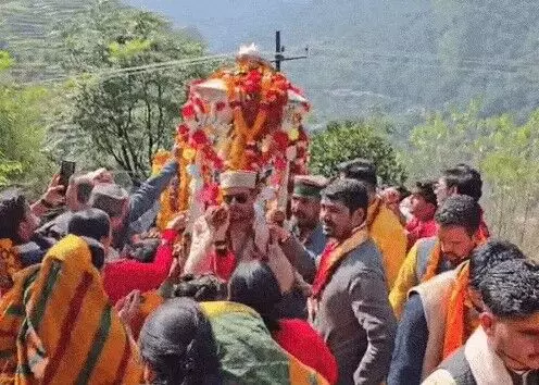 ऊखीमठ पहुंचे बाबा केदार का हर हर महादेव के जयकारों के साथ भव्य स्वागत ऊखीमठ पहुंचे बाबा केदार का हर हर महादेव के जयकारों के साथ भव्य स्वागत