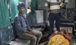 दो ट्रालियों में भारी लोगों को लेकर जा रहा ट्रैक्टर पलटा- महिला की मौत