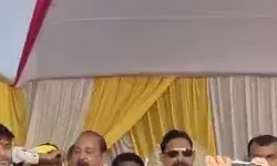 अनंत सिंह जिंदाबाद- टूटा मंच- धडाम से जमीन पर गिरे पूर्व विधायक अनंत सिंह जिंदाबाद- टूटा मंच- धडाम से जमीन पर गिरे पूर्व विधायक