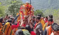 ऊखीमठ पहुंचे बाबा केदार का हर हर महादेव के जयकारों के साथ भव्य स्वागत ऊखीमठ पहुंचे बाबा केदार का हर हर महादेव के जयकारों के साथ भव्य स्वागत