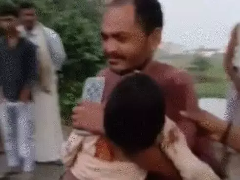 छठ पूजा को जा रही सास बहू व पोते की जान लेकर भागा ट्रक- पैदल जाते.. छठ पूजा को जा रही सास बहू व पोते की जान लेकर भागा ट्रक- पैदल जाते..