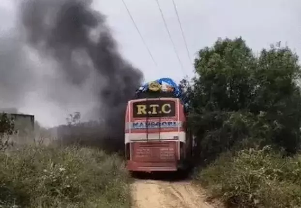 हाईवे पर फिर बस हादसा-गाड़ी में दौड़ा हाईटेंशन करंट-लगी आग-फटे सिलेंडर हाईवे पर फिर बस हादसा-गाड़ी में दौड़ा हाईटेंशन करंट-लगी आग-फटे सिलेंडर