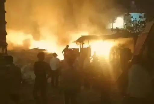 कबाडी के गोदाम में भयंकर आग- रद्दी सामान जलकर हुआ खाक- फायर ब्रिगेड..