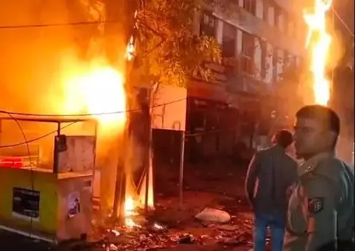 बिजली के खंभे से निकली चिंगारी से आग ही आग- हीर पैलेस टॉकीज...