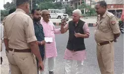 पूर्व मंत्री की गाड़ी में ओवरटेक करते कंटेनर ने मारी टक्कर-खुद गाड़ी.. पूर्व मंत्री की गाड़ी में ओवरटेक करते कंटेनर ने मारी टक्कर-खुद गाड़ी..