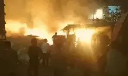 कबाडी के गोदाम में भयंकर आग- रद्दी सामान जलकर हुआ खाक- फायर ब्रिगेड.. कबाडी के गोदाम में भयंकर आग- रद्दी सामान जलकर हुआ खाक- फायर ब्रिगेड..