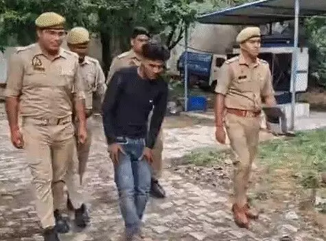 छेड़छाड़ के बाद थाने ऐंडा बेंडा होकर निकला शोहदा बोला- मेरी जैसी..... छेड़छाड़ के बाद थाने ऐंडा बेंडा होकर निकला शोहदा बोला- मेरी जैसी.....