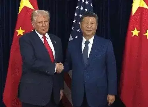 साउथ कोरिया में 6 साल बाद मिले ट्रंप एवं जिनपिंग- शुरू हुई बातचीत साउथ कोरिया में 6 साल बाद मिले ट्रंप एवं जिनपिंग- शुरू हुई बातचीत