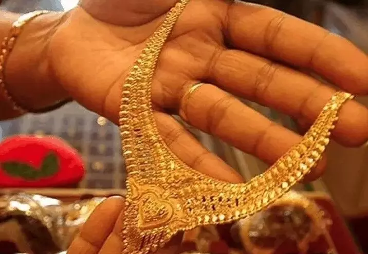 सोने का नखरा फिर हुआ ढीला- चांदी में भी आई गिरावट- गिरे इतनी दाम सोने का नखरा फिर हुआ ढीला- चांदी में भी आई गिरावट- गिरे इतनी दाम