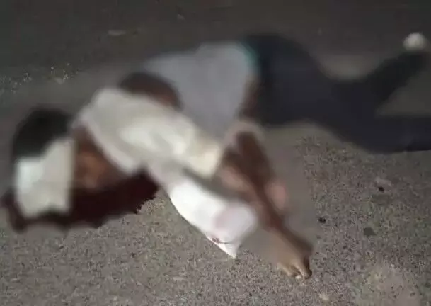 ईंट पहुंचाकर वापस लौटते समय गई जान- ट्रैक्टर से गिरकर मजदूर की मौत ईंट पहुंचाकर वापस लौटते समय गई जान- ट्रैक्टर से गिरकर मजदूर की मौत