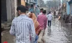 मोंथा का असर- राजधानी में छाया अंधेरा, अयोध्या काशी में तेज बारिश मोंथा का असर- राजधानी में छाया अंधेरा, अयोध्या काशी में तेज बारिश