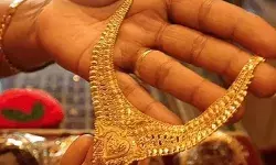 सोने का नखरा फिर हुआ ढीला- चांदी में भी आई गिरावट- गिरे इतनी दाम सोने का नखरा फिर हुआ ढीला- चांदी में भी आई गिरावट- गिरे इतनी दाम