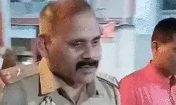बड़े पेट वाले दरोगा जी रिश्वत लेते गिरफ्तार-गैंगरेप केस से नाम हटाने..
