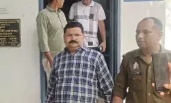 CMO दफ्तर में भ्रष्टाचार- रिश्वत लेता बाबू गिरफ्तार- एंटी करप्शन टीम.. CMO दफ्तर में भ्रष्टाचार- रिश्वत लेता बाबू गिरफ्तार- एंटी करप्शन टीम..