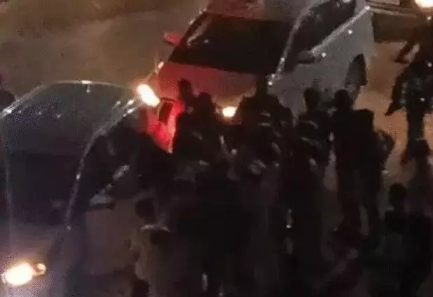 मंत्री की कार पर हमला- शीशे पर मुक्का पडते ही मंत्री ने गाड़ी भगवाई मंत्री की कार पर हमला- शीशे पर मुक्का पडते ही मंत्री ने गाड़ी भगवाई