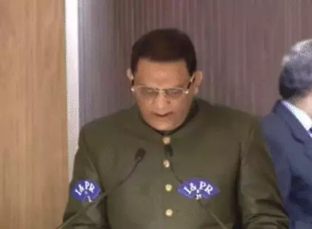 रेवंत रेड्डी सरकार में अजहरुद्दीन बने पहले मुस्लिम मंत्री-ग्रहण की शपथ रेवंत रेड्डी सरकार में अजहरुद्दीन बने पहले मुस्लिम मंत्री-ग्रहण की शपथ