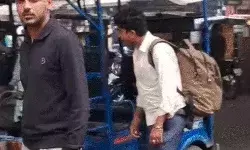 स्लीपर बसों के संचालक पर ब्रेक से यात्री परेशान- चक्का जाम की वार्निंग स्लीपर बसों के संचालक पर ब्रेक से यात्री परेशान- चक्का जाम की वार्निंग