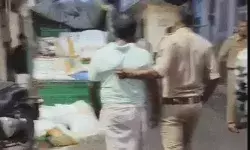 गरीबों के निवाला पर डाका- मॉर्निंग वॉक पर पार्षद ने पकड़ी कालाबाजारी गरीबों के निवाला पर डाका- मॉर्निंग वॉक पर पार्षद ने पकड़ी कालाबाजारी