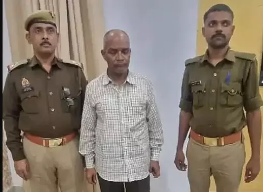 पुलिस कमिश्नर दफ्तर के बाबू ने दरोगा को भी नहीं बख्शा-घूस लेता गिरफ्तार