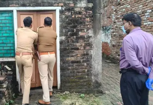 कमरा बंद कर हिस्ट्रीशीटर ने चलाई गोली- सीने में लगते ही निकली चीख कमरा बंद कर हिस्ट्रीशीटर ने चलाई गोली- सीने में लगते ही निकली चीख