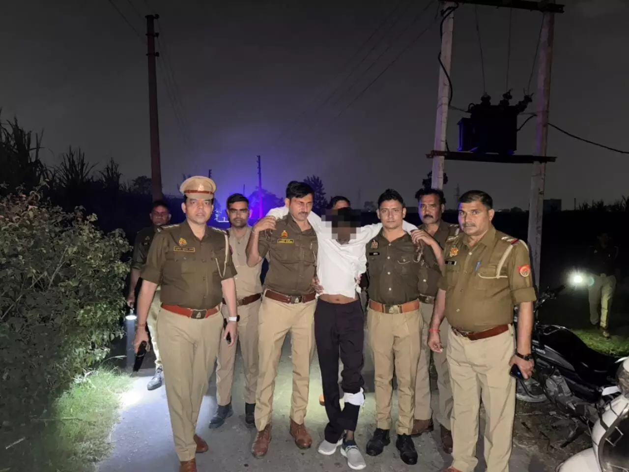 मुजफ्फरनगर में दो एनकाउंटर! नई मंडी पुलिस ने दो इनामी बदमाश पकड़े मुजफ्फरनगर में दो एनकाउंटर! नई मंडी पुलिस ने दो इनामी बदमाश पकड़े