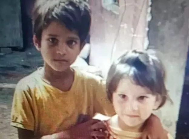 खेलते खेलते गायब हुई दो बहने पानी से भरे गड्ढे में मरी मिली-मचा कोहराम खेलते खेलते गायब हुई दो बहने पानी से भरे गड्ढे में मरी मिली-मचा कोहराम