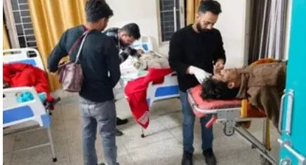 नारकंडा के पास खाई में गिरा टेंपो ट्रैवलर- 32 लोगों में से 17 रेफर नारकंडा के पास खाई में गिरा टेंपो ट्रैवलर- 32 लोगों में से 17 रेफर