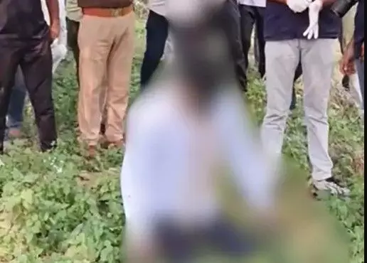3 दिन से लापता पशु कारोबारी आम के पेड़ से लटका मिला- पुलिस ने शुरू.. 3 दिन से लापता पशु कारोबारी आम के पेड़ से लटका मिला- पुलिस ने शुरू..