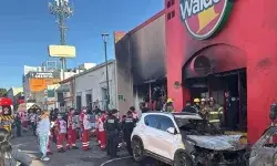 ब्लास्ट के बाद सुपर मार्केट में लगी आग कम से कम 23 लोगों की मौत ब्लास्ट के बाद सुपर मार्केट में लगी आग कम से कम 23 लोगों की मौत