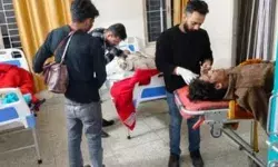 नारकंडा के पास खाई में गिरा टेंपो ट्रैवलर- 32 लोगों में से 17 रेफर नारकंडा के पास खाई में गिरा टेंपो ट्रैवलर- 32 लोगों में से 17 रेफर