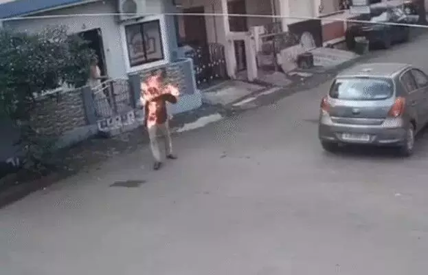 पारिवारिक विवाद में फर्नीचर बनाने वाले ने खुद को लगाई आग