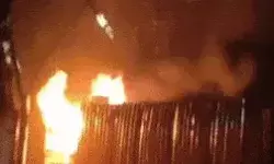 चीनी मिल के यार्ड में अफरातफरी- खड़े ट्रक में लगी आग